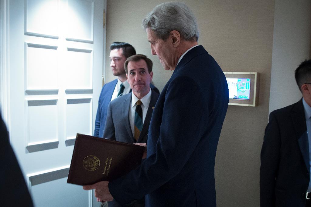 Utrikesminister John Kerry tillsammans med talespersonen John Kirby. (Foto: Carlo Allegri -arkivbild)