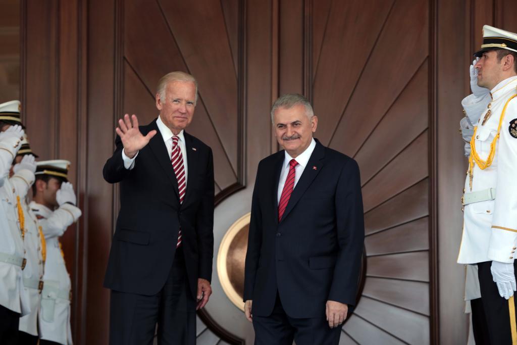 USA:s vicepresident Joe Biden och Turkiets premiärminister Binali Yildirim i Ankara.
(Foto: Burhan Ozbilici /AP/TT)