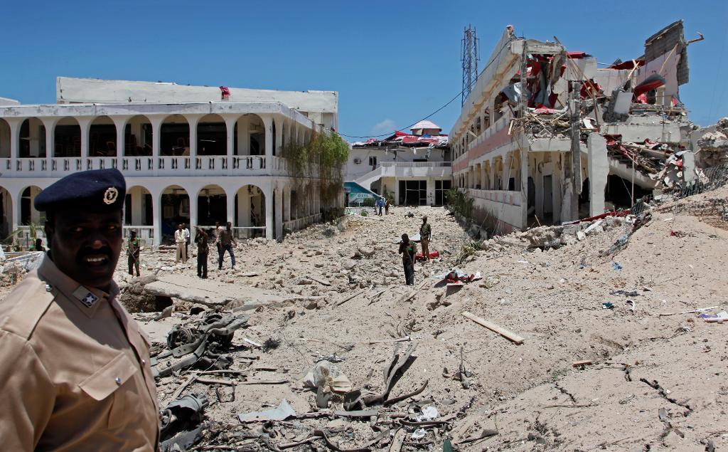 En självmordsbombare orsakade på tisdagen stor förödelse och många döda i Somalias huvudstad Mogadishu. (Foto: Farah Abdi Warsameh /AP/TT)