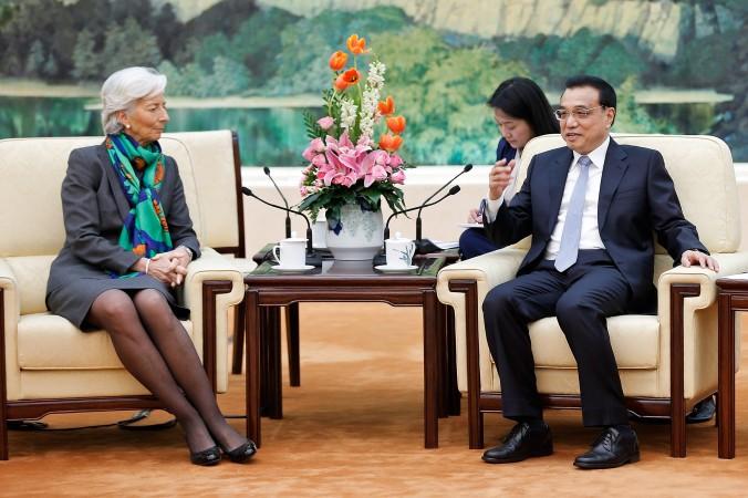 Internationella valutafondens direktör Christine Lagarde träffade Kinas premiärminister Li Keqiang i Peking, i mars 2015. Förmodligen pratade de redan då om en kommande världsvaluta. (Foto: Lintao Zhang/Getty Images)