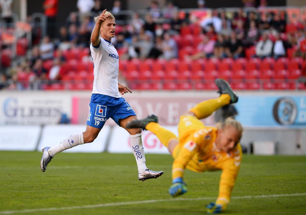 Norrköpings Sebastian Andersson jublar efter Kalmar FF:s självmål (0-1). (Foto: Patric Söderström/TT )
