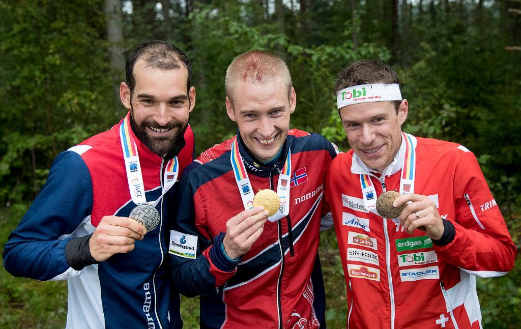 Från vänster: Tvåan Thierry Gueorgiou, Frankrike, segraren Olav Lundanes, Norge, och trean Daniel Hubmann, Schweiz. (Foto: Adam Ihse/TT)