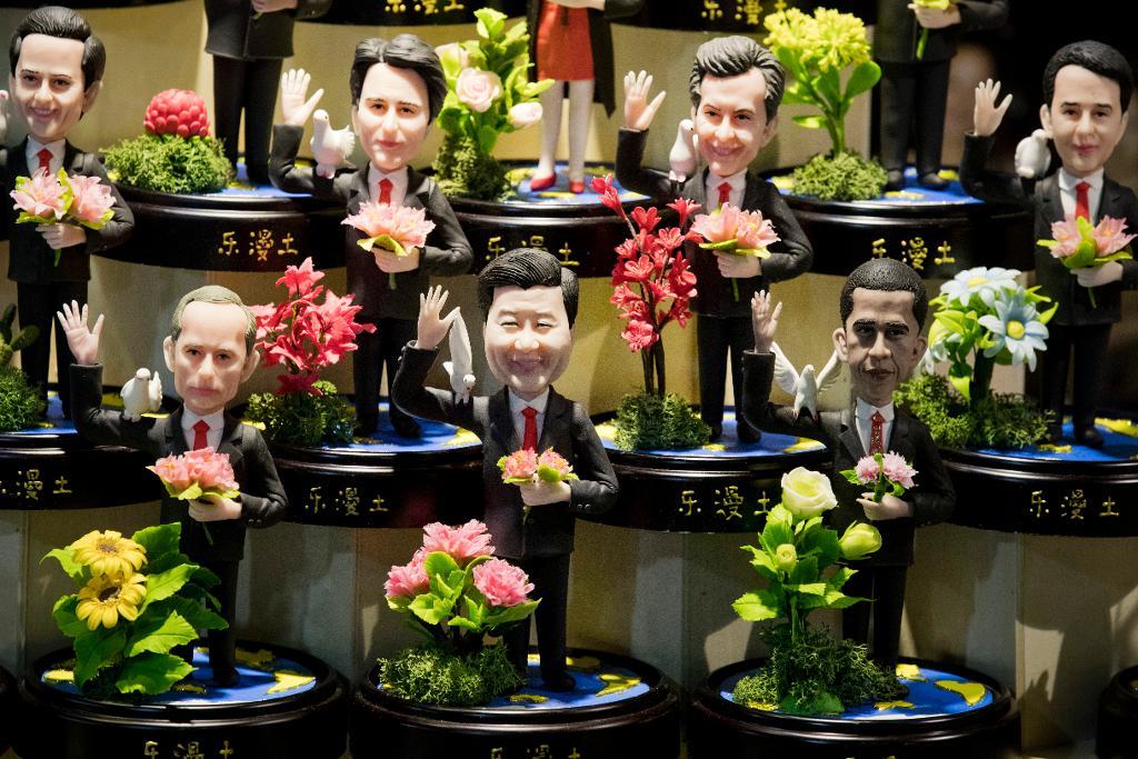 Lerfigurer som föreställer USA:s Barack Obama, Kinas president Xi Jinping, Rysslands Vladimir Putin och andra ledare är till salu i Hangzhou i Kina inför G20 mötet som inleds på söndag. Men förväntningarna på mötet är låga. (Foto: Ng Han Guan/AP/TT)