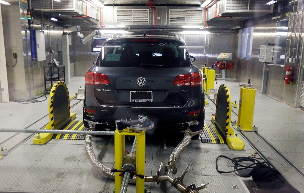 En dieselbil av modellen Volkswagen Touareg testas hos den amerikanska myndigheten EPA, Environmental Protection Agency. (Foto: Carlos Osorio/AP/TT-arkivbild)