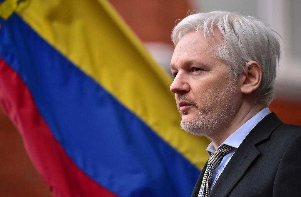 Julian Assange på Ecuadors ambassad i London. (Foto: Dominic Lipinski /arkivbild)