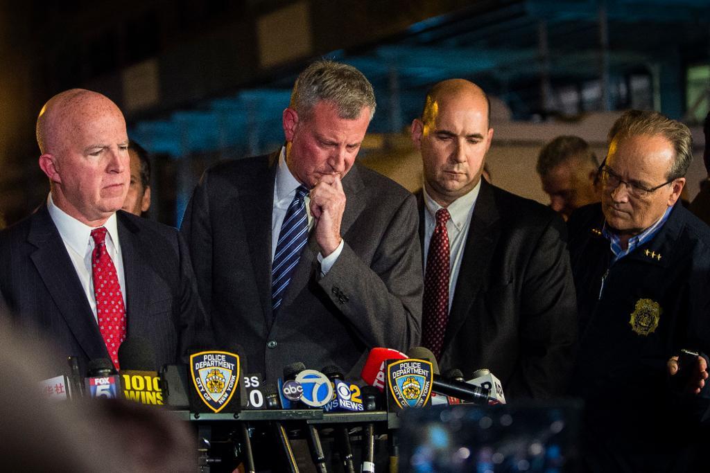 Polis patrullerar efter explosionen i New York.
(Andres Kudacki/AP/TT)