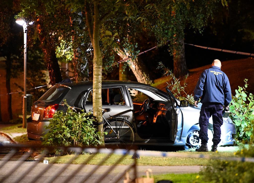 Fyra yngre män skadades vid skottlossningen i Fosie i Malmö, en av dem livshotande. (Foto: Emil Langvad/TT)