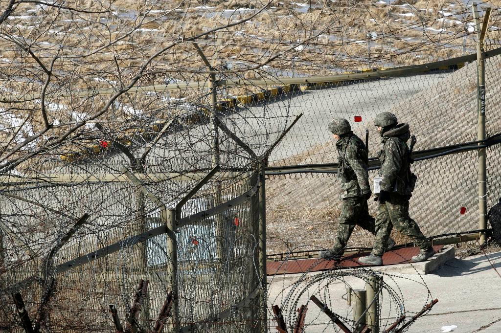 Gränsen mellan Sydkorea och Nordkorea är en av världens mest befästa. (Foto: Ahn Young-joon/AP/TT-arkivbild)