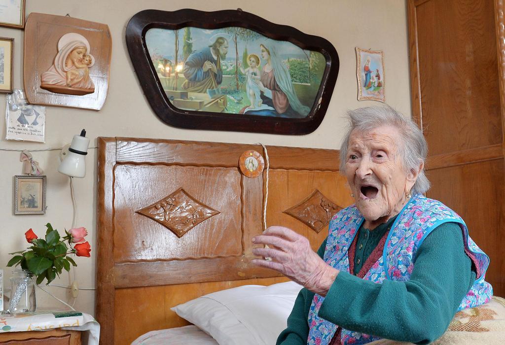 Italien har största andel 80-plussare i EU. Emma Morano, 116 år, anses vara världens nu levande äldsta människa, här avbildad i sitt hem i maj i år. (Foto: Antonino Di Marco/AP/TT-arkivbild)