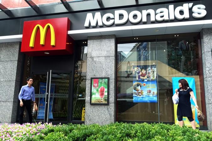 Flera faktorer ligger bakom McDonald’s beslut att sälja rättigheterna för att driva snabbmatskedjan i Kina. Bilden från en av kedjans restauranger i Shanghai. (Foto: Johannes Eisele/AFP/Getty Images)