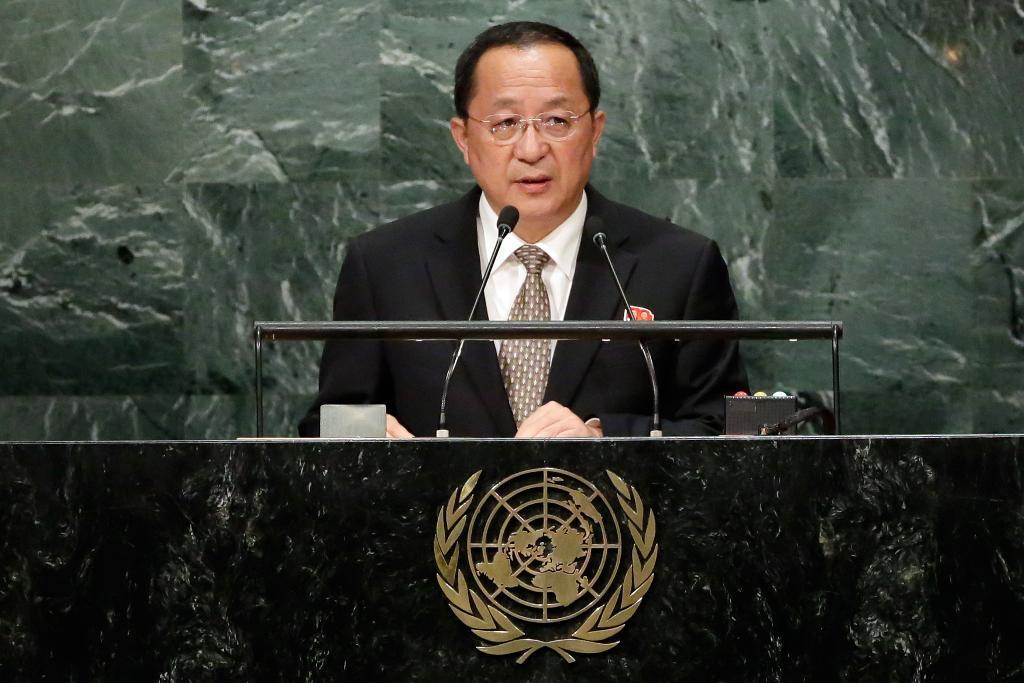 Nordkoreas utrikesminister Ri Yong Ho talar inför FN:s generalförsamling. (Foto: Richard Drew)