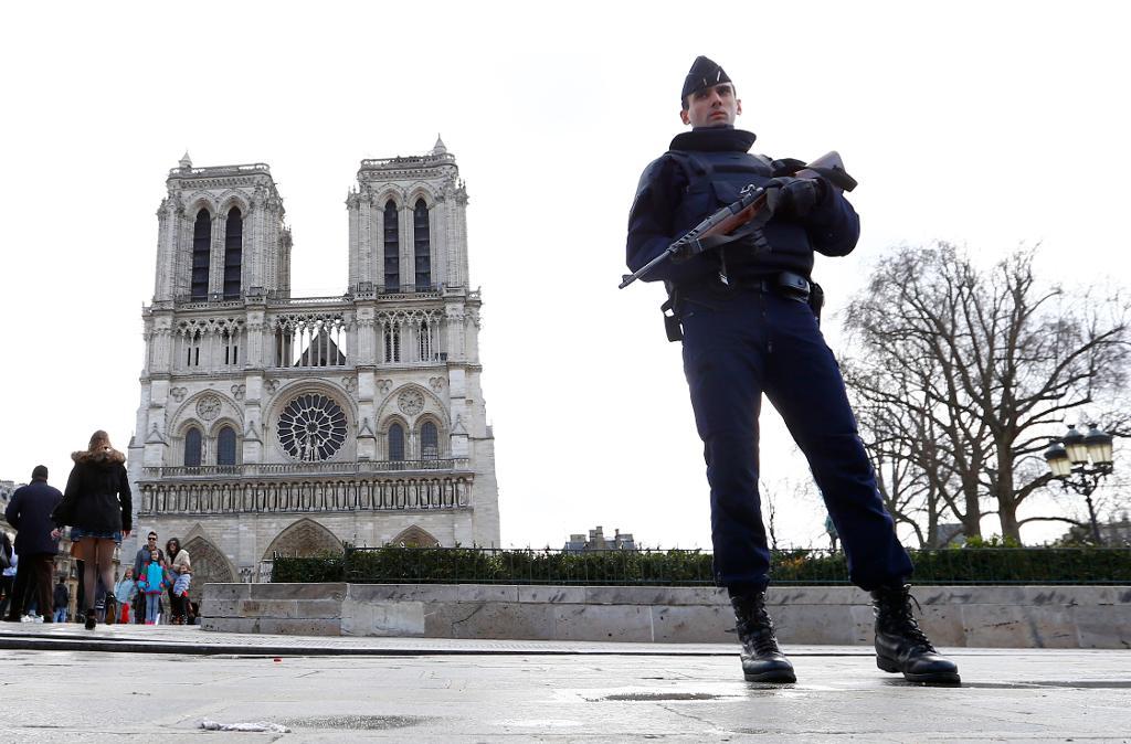 Bilen hittades utanför katedralen Notre Dame i centrala Paris. Arkivbild. (Foto: Francois Mori/AP/TT)