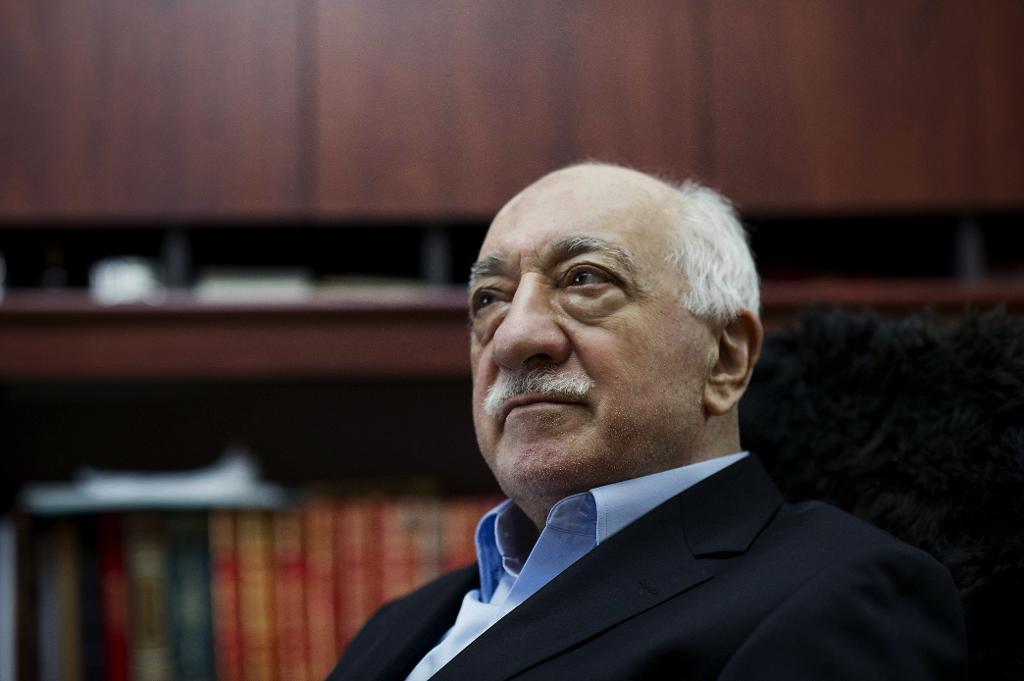 Den turkiska politiska ledningen anser att den i USA bosatte Fethullah Gülen är hjärnan bakom kuppförsöket. (Foto: Selahattin Sevi/AP/TT)