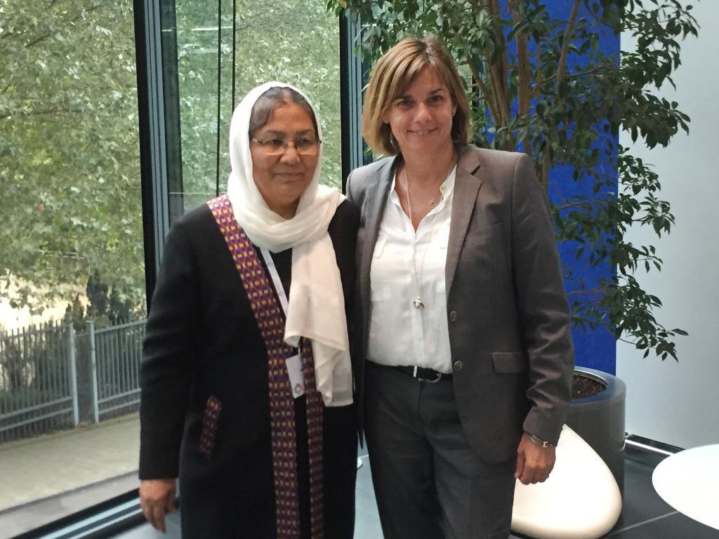 Sverige satsar hårt på stöd till kvinnorna i Afghanistan. I Bryssel har biståndsminister Isabella Lövin bland andra träffat freds-och kvinnoaktivisten Habiba Sarabi, som är landets första kvinnliga guvernör. (Foto: Wiktor Nummelin /TT)