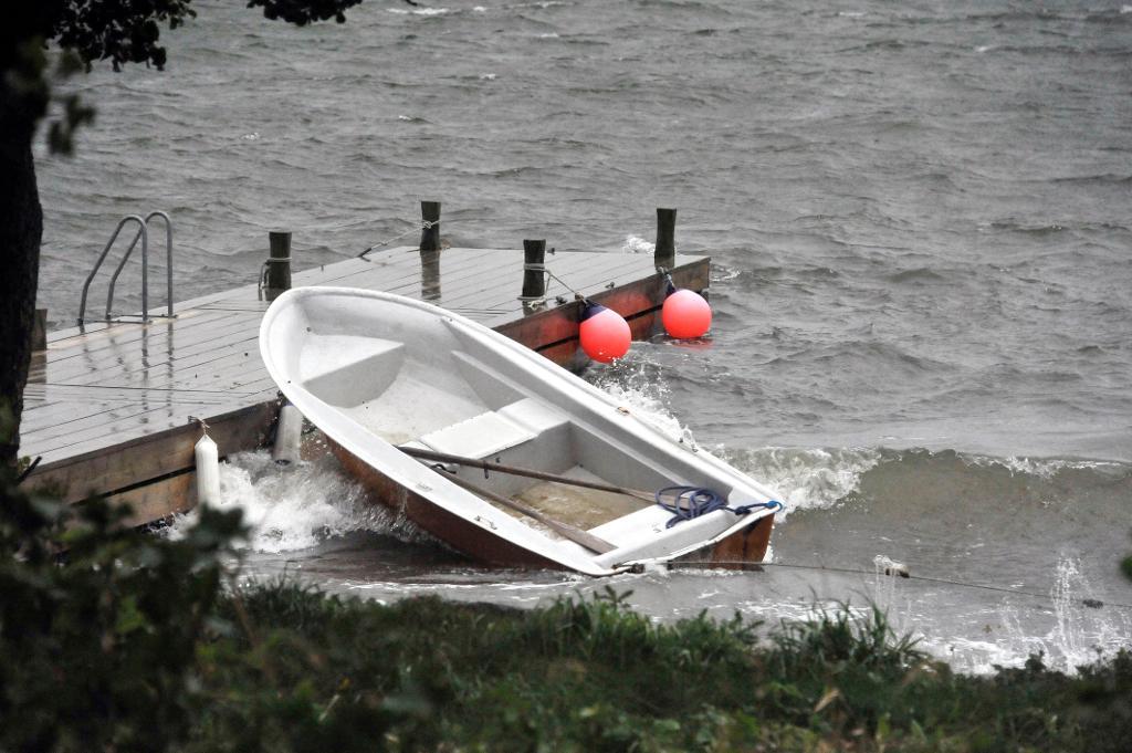 Kuling väntar, och de hårda vindarna kan vara farliga för fritidsbåtar och små yrkesfartyg.
 (Foto: Hasse Holmberg / TT-arkivbild)