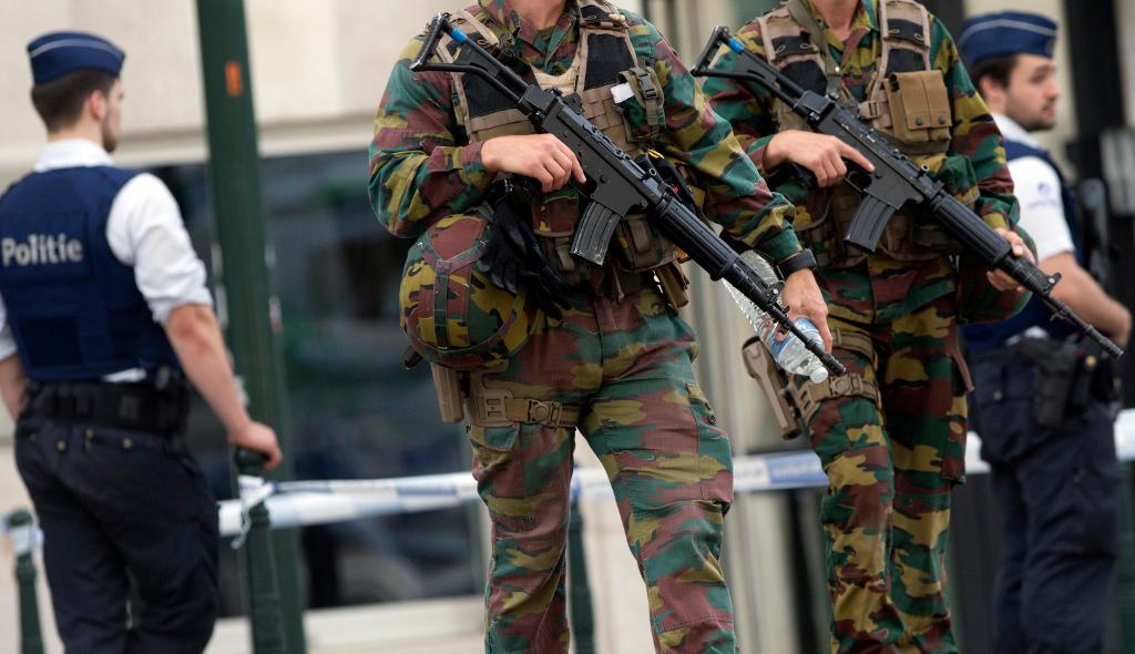 Belgisk polis och militär. Arkivbild.
(Virginia Mayo/AP/TT)