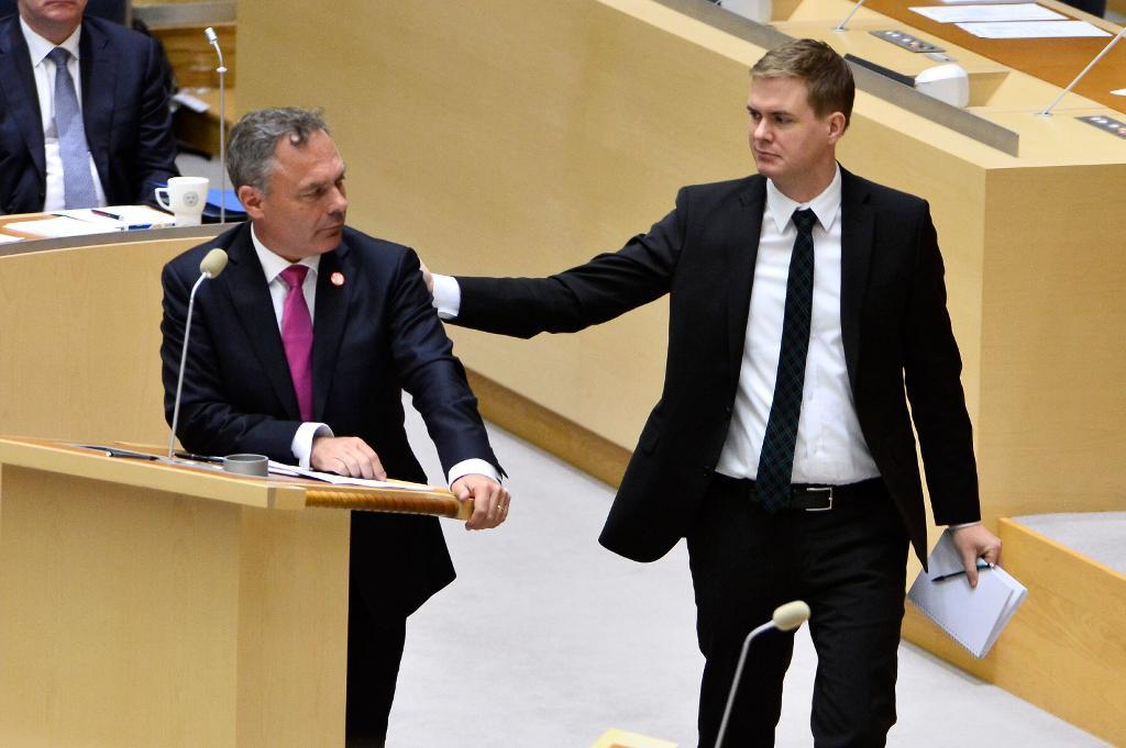 Partiledaren Jan Björklund (L) och utbildningsminister Gustav Fridolin (MP). (Foto: Claudio Bresciani/TT)