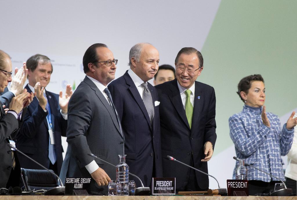 
Riksdagen har nu godkänt det klimatavtal som världens länder enades om i Paris förra året, ett avtal som då firades av bland andra Frankrikes president Francois Hollande och FN-chefen Ban Ki-moon. (Foto: Berit Roald/NTB/TT-arkivbild)