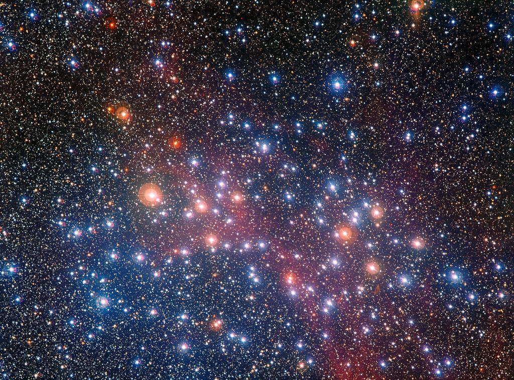 Det finns betydligt fler galaxer än vad man hittills trott. På bilden syns stjärnklustret NGC 3532 i stjärnbilden Kölen i vår egen galax Vintergatan. Enligt astronomen John Herschel, som katalogiserade tusentals himlakroppar i Sydafrika på 1830-talet, var NGC 3532 den vackraste av dem alla. Det var också det första objektet som observerades av Hubbleteleskopet.
(Hubble/Nasa)