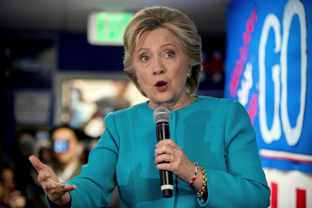 Läckt e-post väcker många frågor om Demokraternas presidentkandidat Hillary Clinton.
(Andrew Harnik/AP/TT)