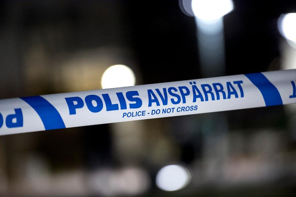 Polisen har spärrat av området där ett stort bråk utbröt i Hultsfred. (Foto: Johan Nilsson / TT-arkivbild)