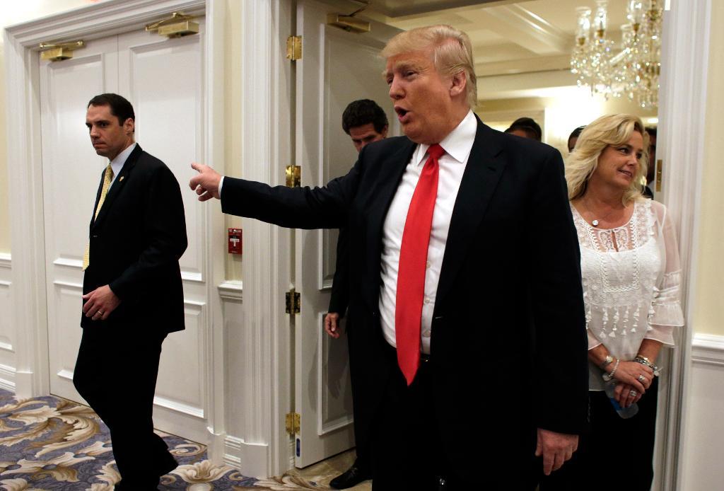 Donald Trump vid en presskonferens på en av sina golfklubbar i Florida. Bilden är från i mars. (Foto: Lynne Sladky/AP/TT)