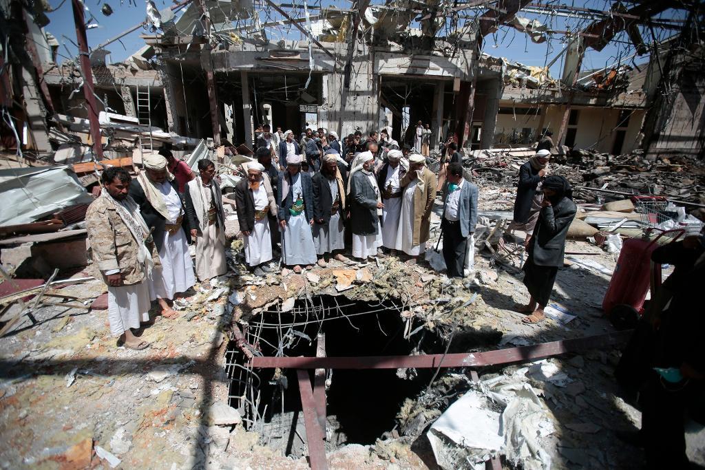 Saudiarabien anklagas för att döda civila i Jemen, Här bombades en begravning för två veckor sedan. Arkivbild.
(Foto: Hani Mohammed/AP/TT)