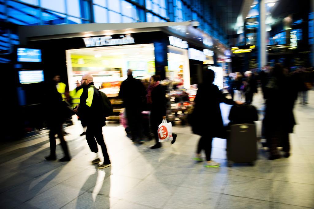 Det är inte säkert att fortsatta kontroller behövs, enligt statsminister Stefan Löfven. Bild från Köpenhamns flygplats i januari.
 (Foto: Emil Langvad/TT)