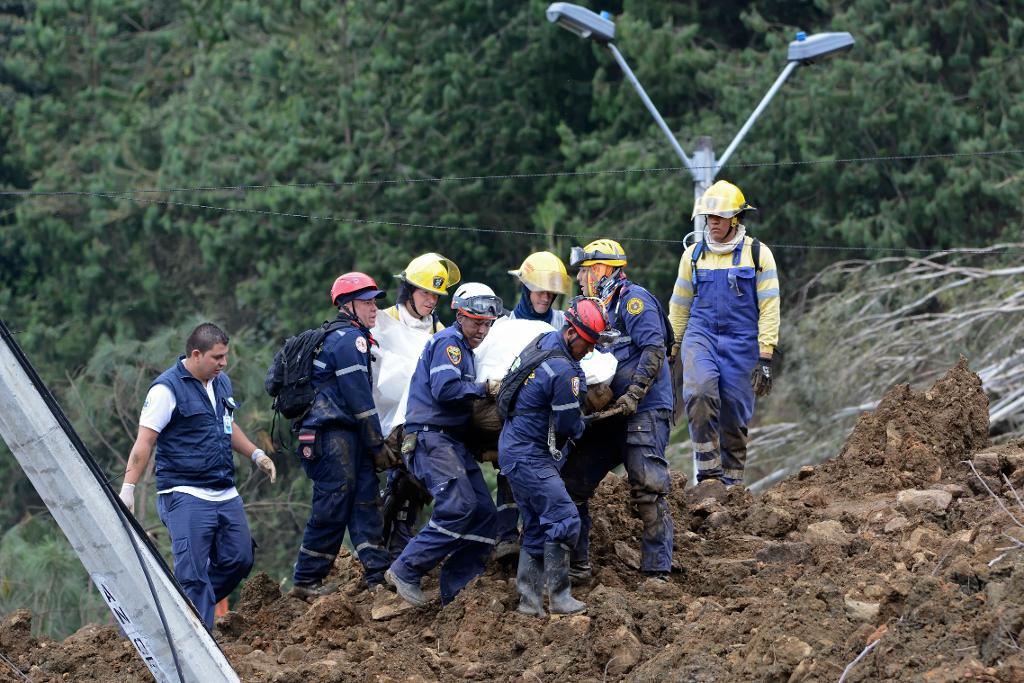 Minst sex personer omkom i ett jordskred i nordvästra Colombia. (Foto: Luis Benavides/AP/TT)