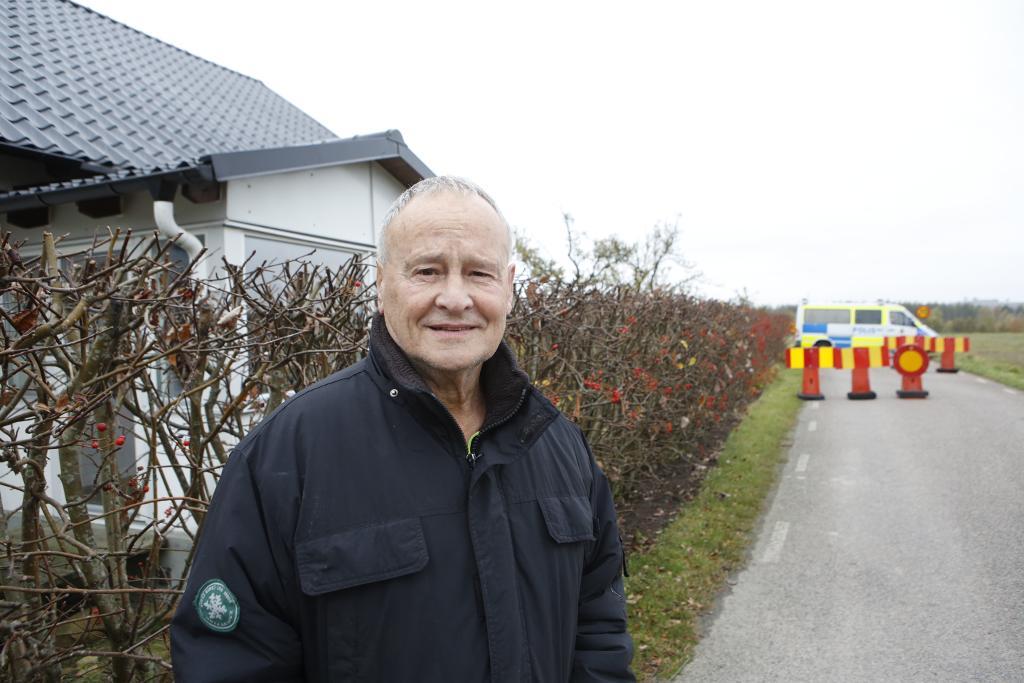 Renzo Grandi, som själv är katolik, bor bredvid fastigheten där påve Franciskus kommer att bo i under sitt besök i Sverige.
(Foto: Drago Prvulovic/TT)