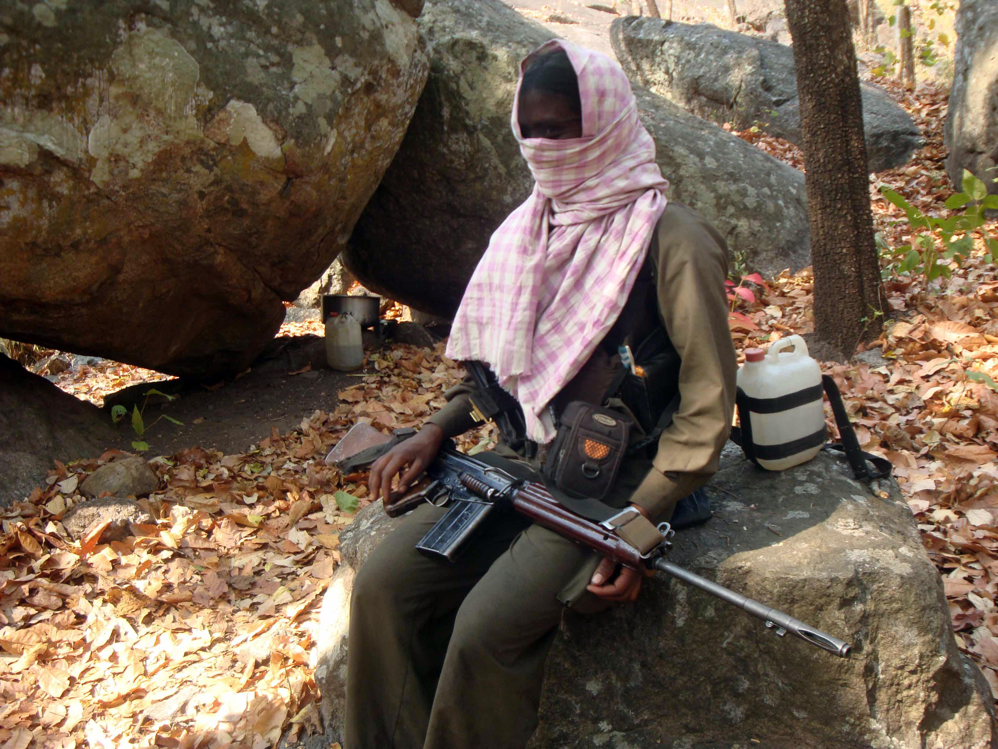 På den här bilden från 2012 syns en medlem av den maoistiska gerillan i delstaten Odisha. (Foto: STRDEL/AFP/Getty Images)