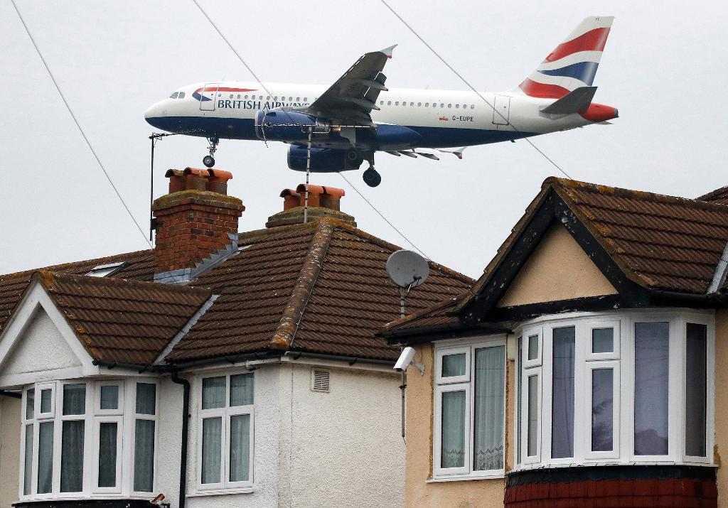 Ett British Airways-plan på väg mot landning på Heathrow. Arkivbild. (Foto: Frank Augstein/AP/TT)