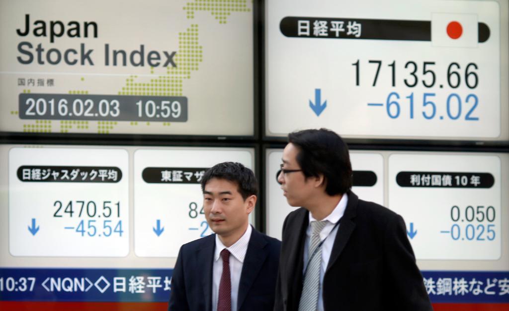 De ledande asiatiska börserna backar. (Foto: Eugene Hoshiko/AP/TT-arkivbild)