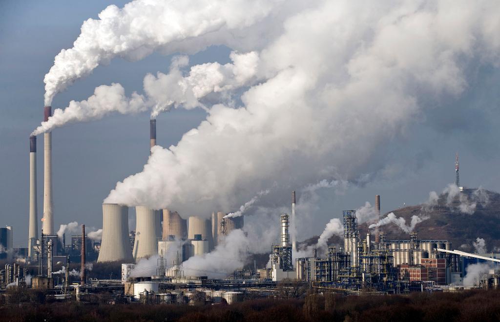 Parisavtalets löften om utsläppsminskningar räcker inte för att hålla klimatmålet, varnar FN i en ny rapport. (Foto: Martin Meissner/AP/TT-arkivbild)