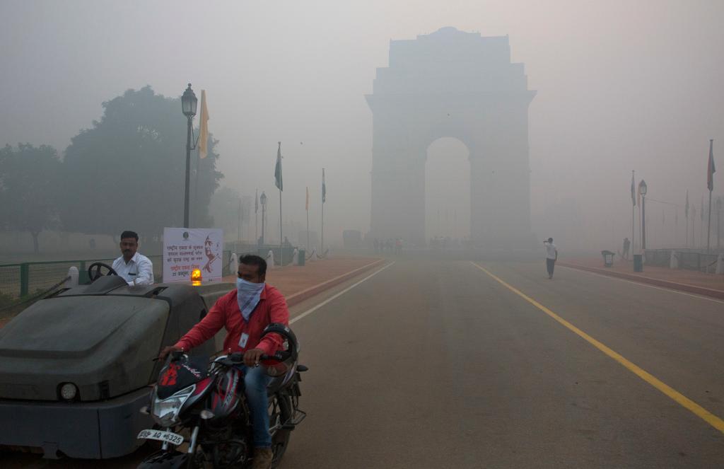 Luftföroreningar har drabbat Delhi med stor kraft. Bilden är tagen för en vecka sedan. (Foto: Manish Swarup/AP/TT)