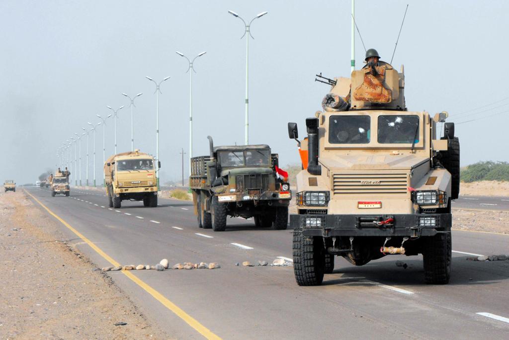 Militär i Jemen genomför räder mot misstänkta al-Qaidafästen, senast i Mukalla. Tidigare har militär genomfört en offensiv i området runt Zinjibar i södra delen av landet. (Foto: AP/TT-arkivbild)