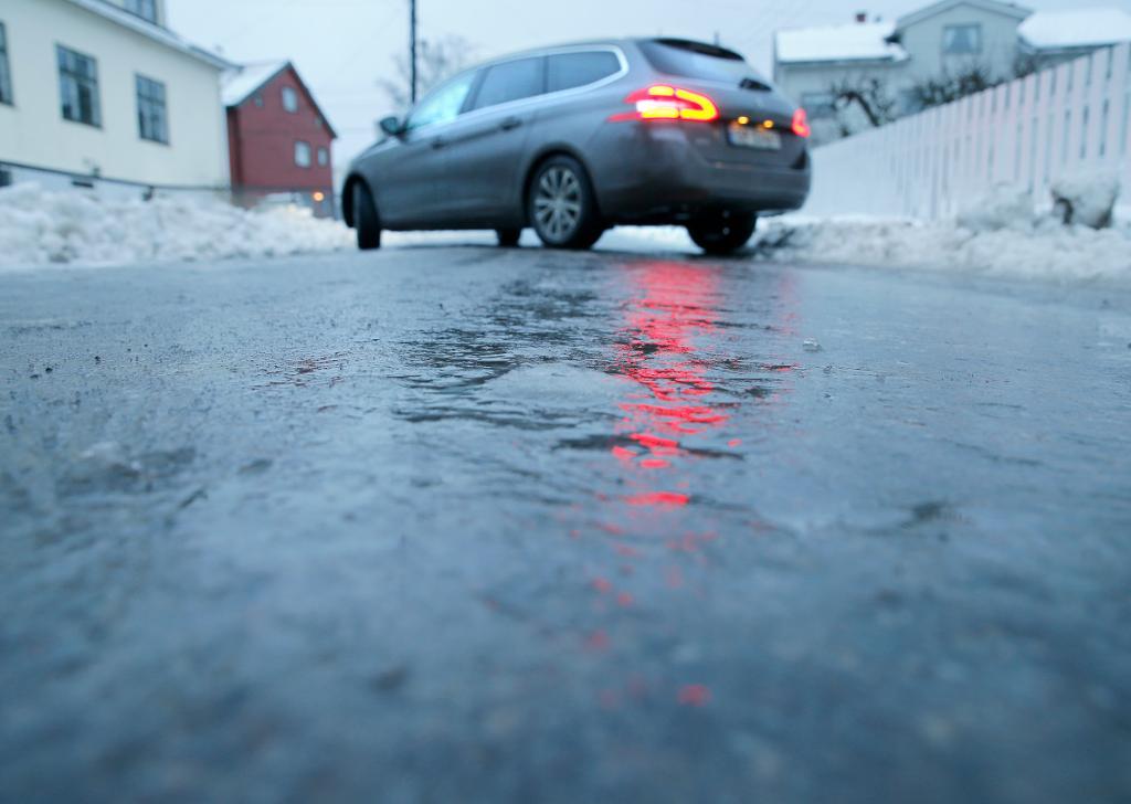 SMHI har utfärdat en klass 1-varning för plötslig ishalka i Jämtland, Härjedalen, Dalarna och Värmland. (Foto: Pedersen, Terje)