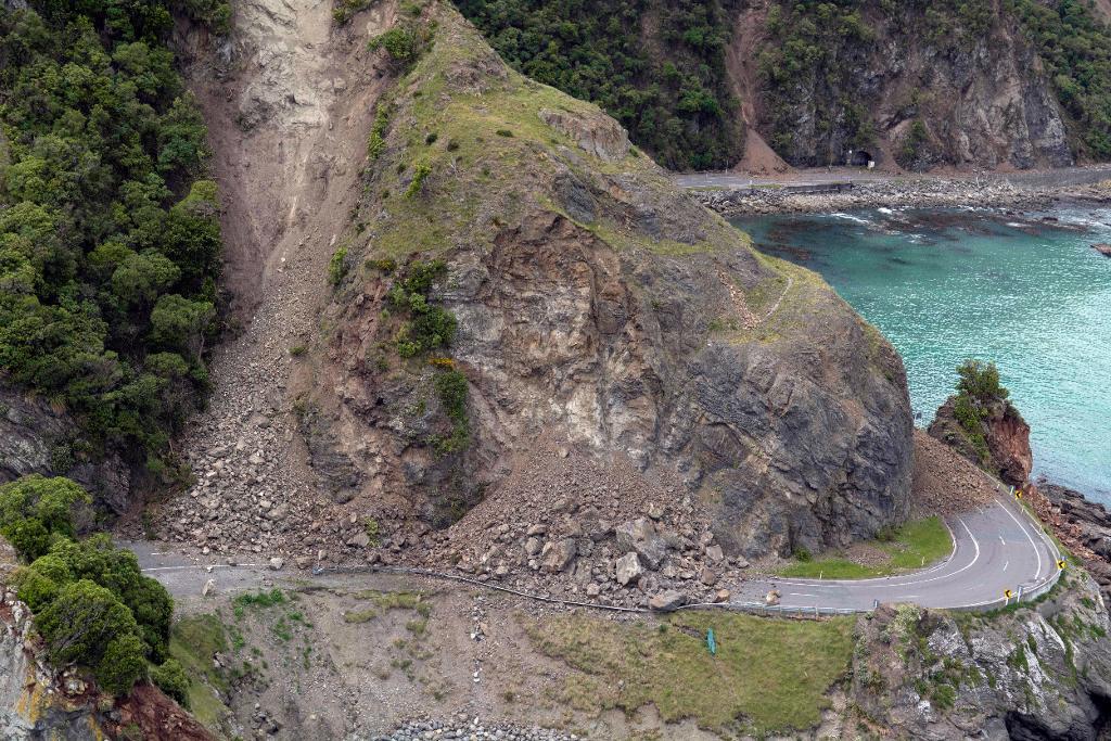 Jordskred har strandsatt både invånare och turister i staden Kaikoura. (Foto: David Alexander/AP/TT)