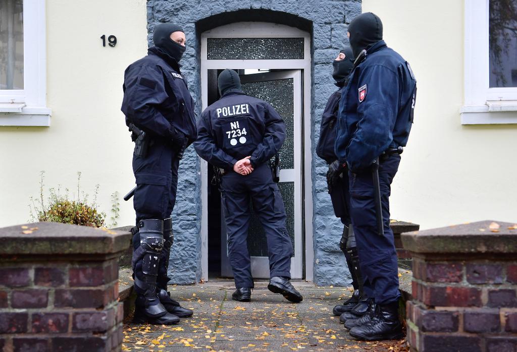 Polisen i Tyskland har genomfört razzior mot misstänkta IS-sympatisörer. (Foto: Julian Stratenschulte/AP/TT-arkivbild)