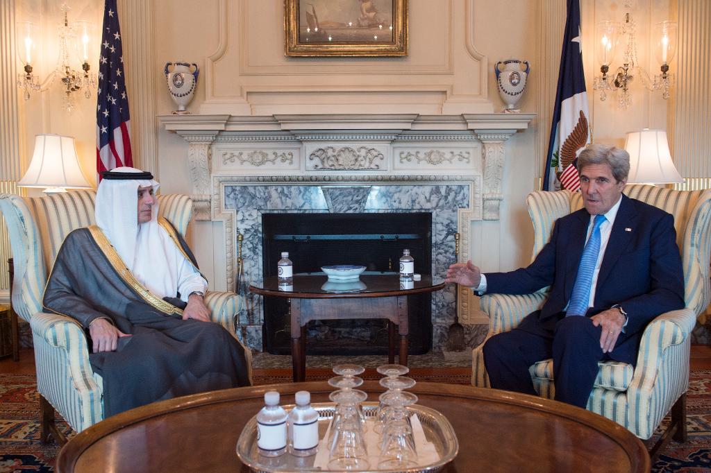 USA:s utrikesminister John Kerry vid ett möte med Saudiarabiens utrikesminister Adel al-Jubeir. (Foto: Molly Riley/AP/TT-arkivbild)