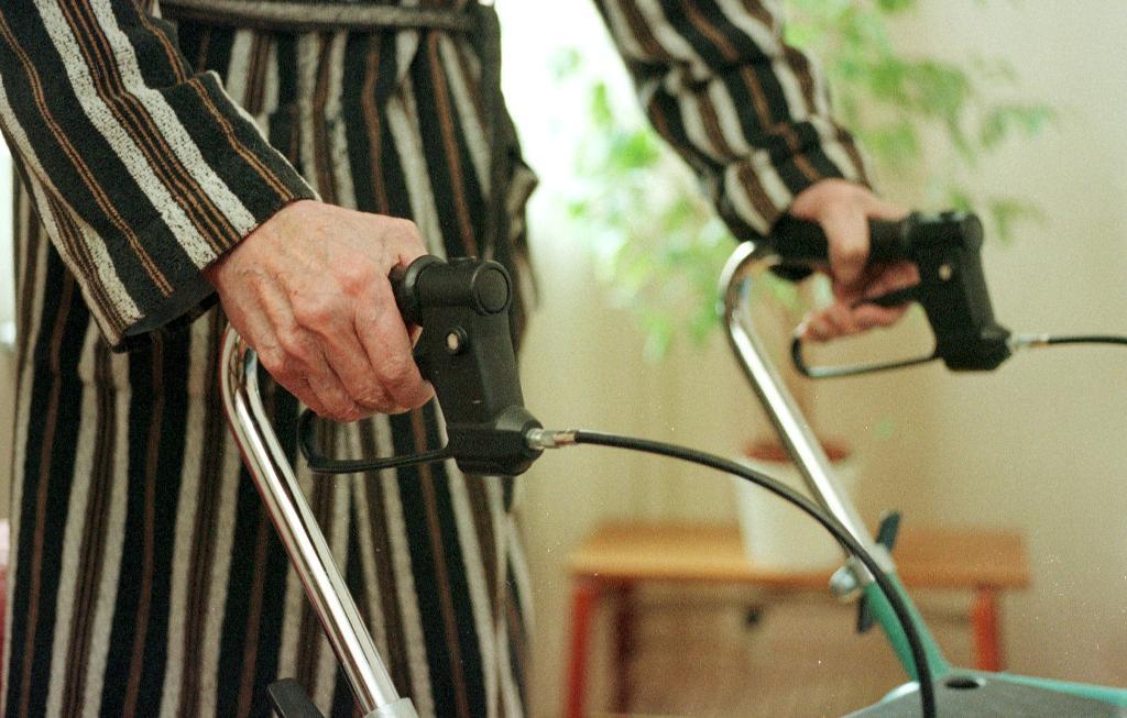 Äldre löper allt mindre risk att drabbas av demens. (Foto: Bertil Persson/Helsingborgbild/TT)