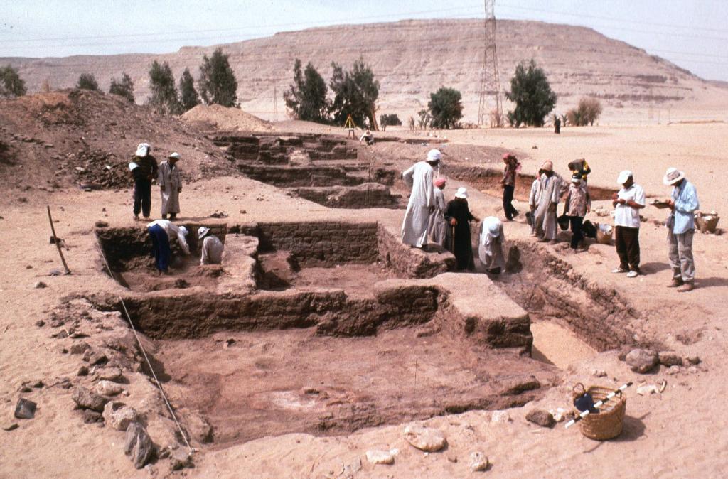 Även tidigare har viktiga historiska fynd gjorts i Abydos. Här under utgrävning 1999. (Foto: University of Pennsylvania Museum/AP/TT-arkivbild)