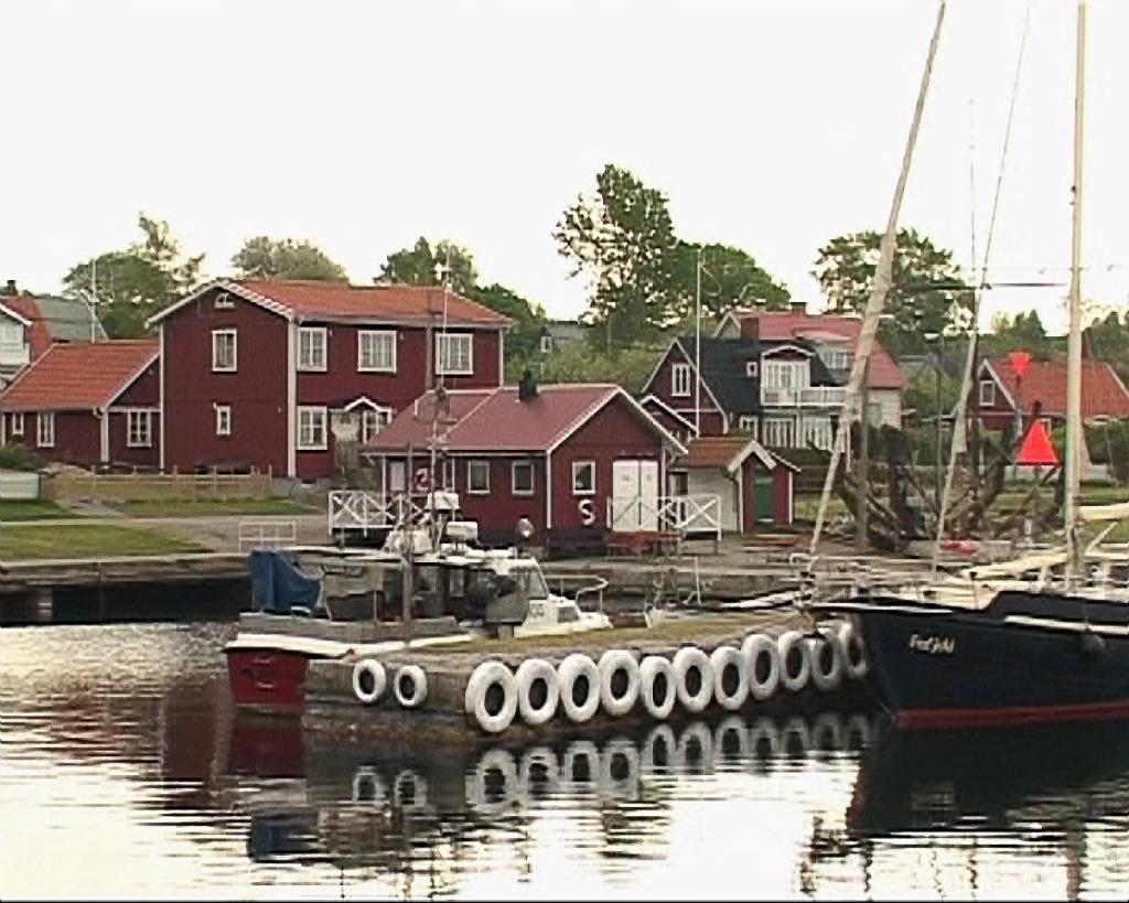 En stor del av Hanö i Blekinge har sålts till Naturvårdsverket, men affären omfattar inte själva byn. (Foto: Fritz Schibli)