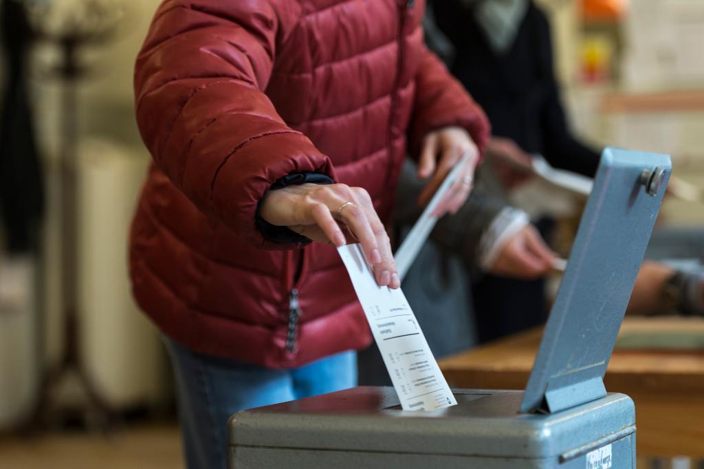 Bild från en tidigare folkomröstning i Schweiz.
(Alessandro Della Valle/AP/TT)