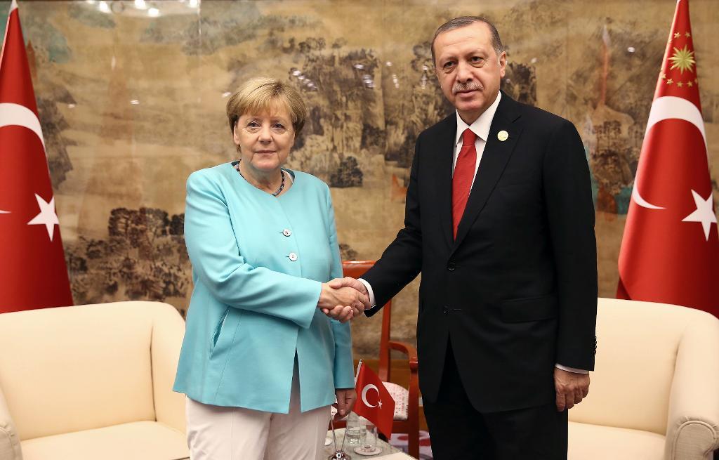Tonläget mellan Turkiets president Recep Tayyip Erdogan och EU, däribland Tysklands förbundskansler Angela Merkel, har stundvis varit hårt. (Foto: Kayhan Ozer/AP/TT-arkivbild)