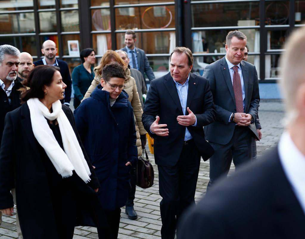 Statsminister Stefan Löfven och inrikesminister Anders Ygeman besökte på onsdagen Angered i Göteborg. (Foto: Thomas Johansson/TT)