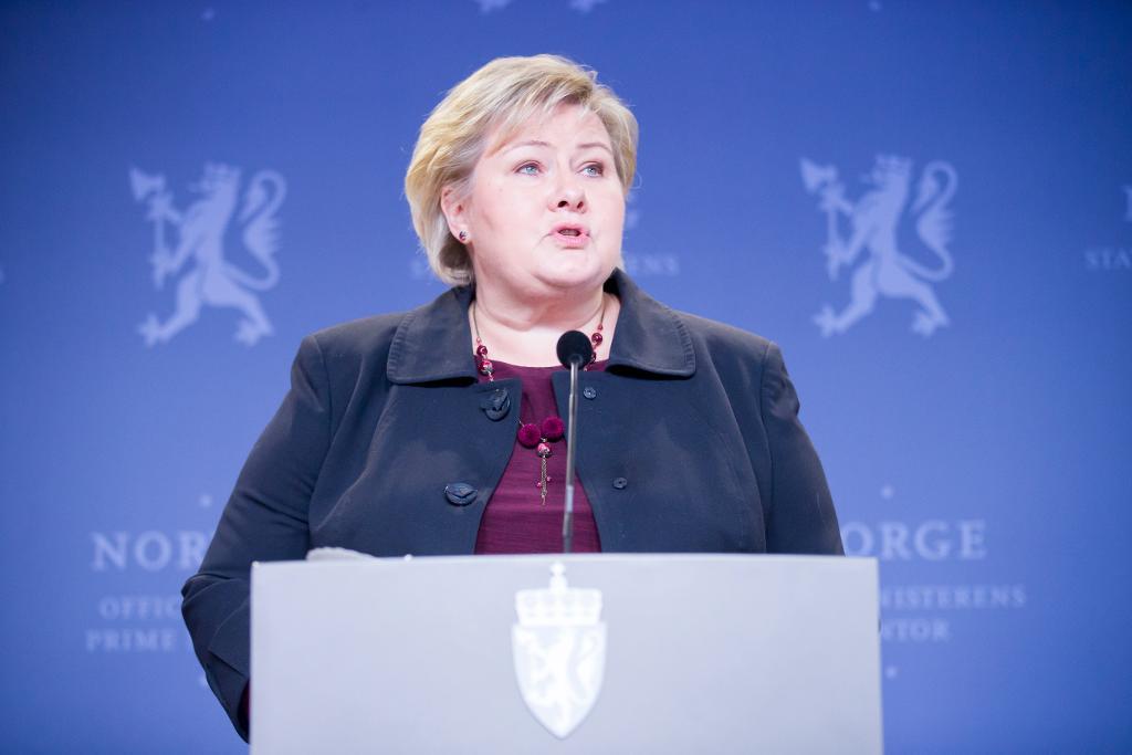 Statsminister Erna Solberg kommenterade budgetkrisen på en presskonferens. (Foto: Cornelius Poppe/NTB/TT)