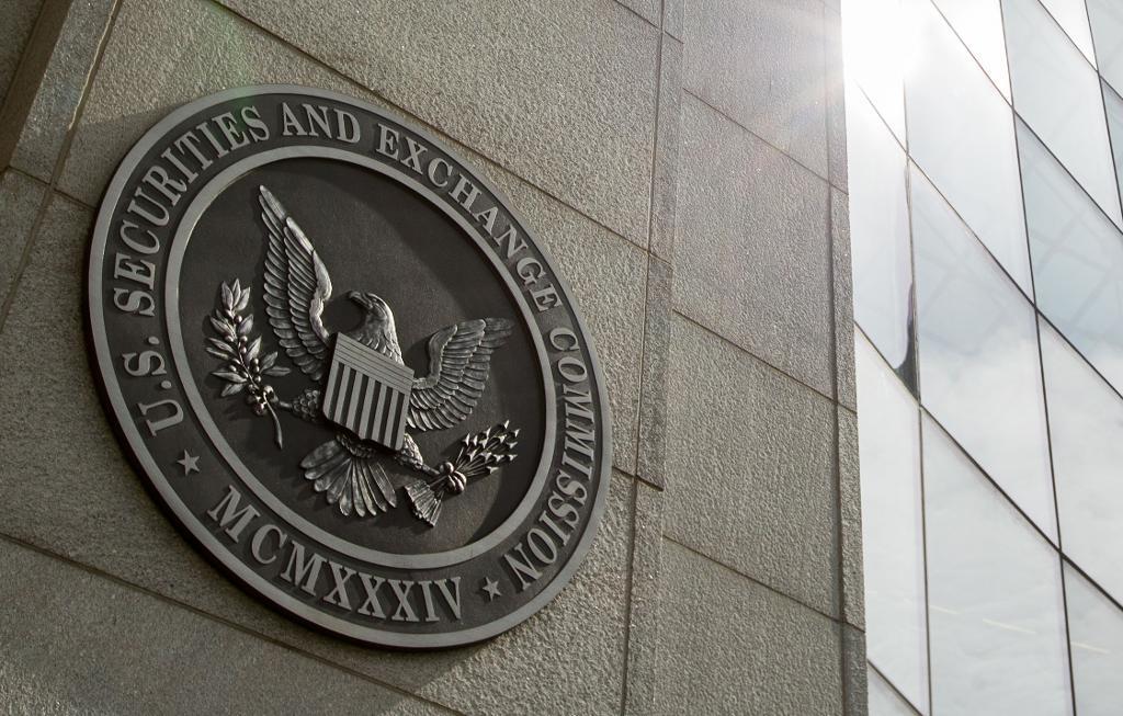 USA:s finansinspektion SEC får mer att göra med mutmisstankar mot Ericsson. Arkivbild. (Foto: Andrew Harnik/AP/TT)