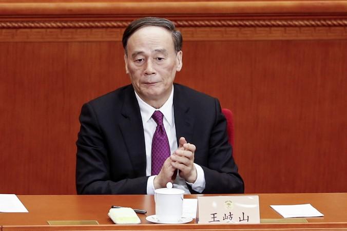 Kinesiska kommunistpartiets fruktade antikorruptionschef Wang Qishan. Nu säger en källa att han kommer att sitta kvar på sin post efter nästa partikongress, trots partiets pensioneringspraxis. (Lintao Zhang/Getty Images)
