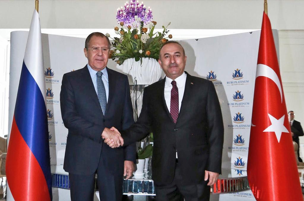 
Rysslands utrikesminister Sergej Lavrov och hans turkiske kollega Mevlut Cavusoglu. (Foto: Ibrahim Laleli/AP/TT)